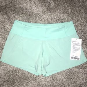 Lulu Lemon sea foam run times short II 4”